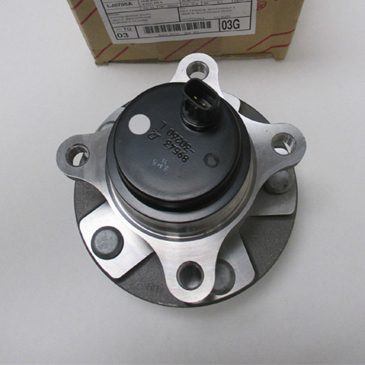 43560-30010 front wheel bearing hub assembly