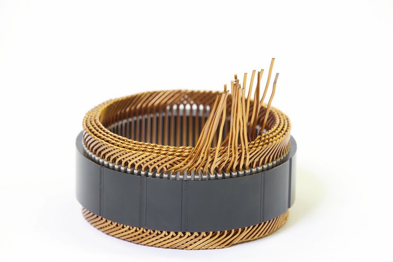 Stator with flat wire for high-performance drives
